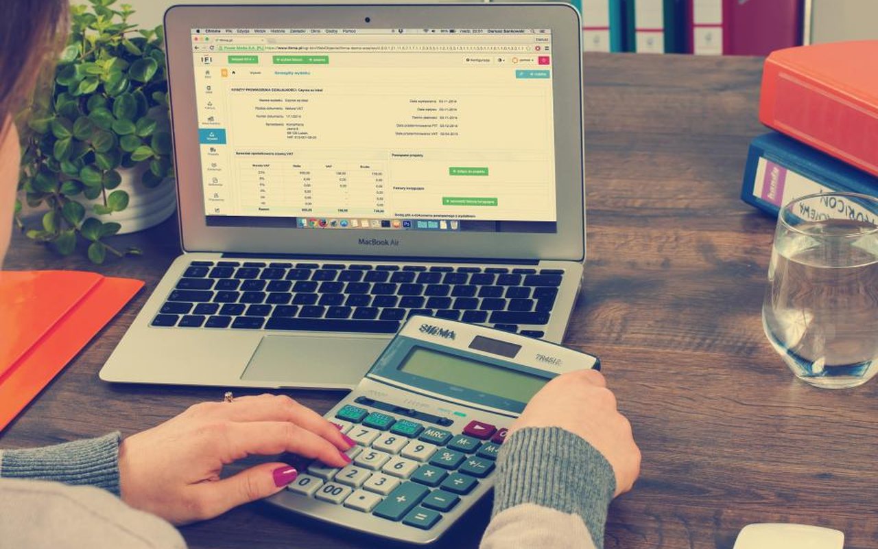 Calculator and figures on a desk, used to work out what pest control costs in Marysville